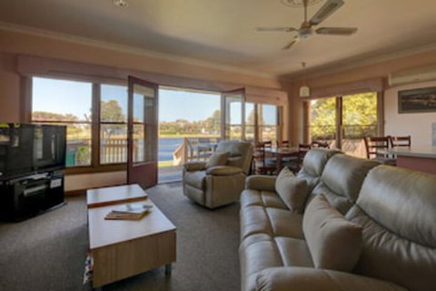 Harbour Lights - Kingaroy Accommodation 0