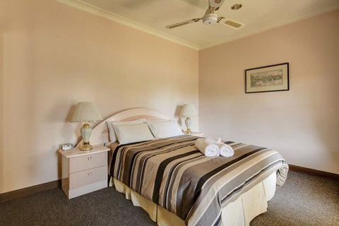 Harbour Lights - Kingaroy Accommodation 1