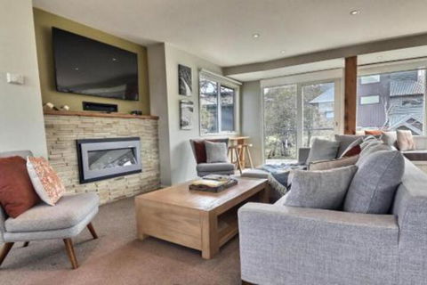 Ski Bird - Kingaroy Accommodation 0
