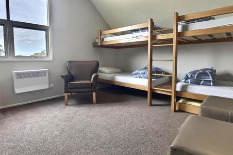 Ski Bird - Kingaroy Accommodation 2