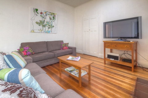 Youngs Cottage Circa: 1861 - Kingaroy Accommodation 2