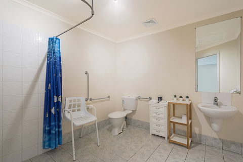 Cetacea Luxury Apartments - Kingaroy Accommodation 6