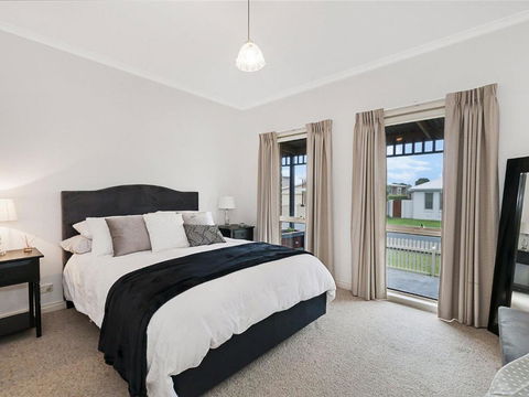GUILDFORD COTTAGE - Kingaroy Accommodation 6