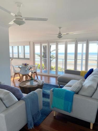 Happy Tides Beachfront Holiday Home - Kingaroy Accommodation 4
