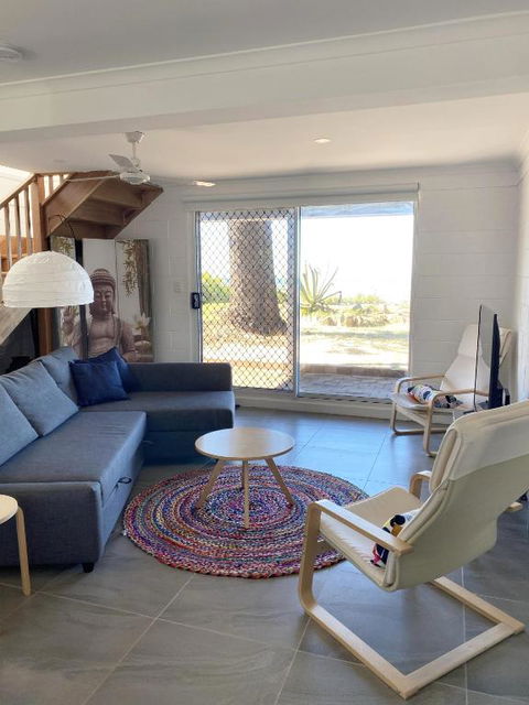 Happy Tides Beachfront Holiday Home - Kingaroy Accommodation 2
