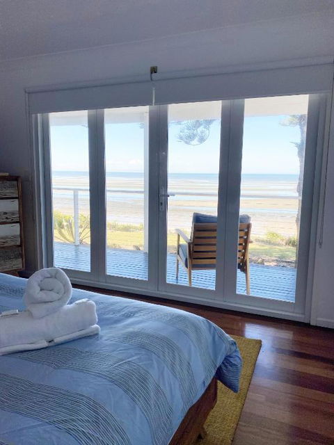 Happy Tides Beachfront Holiday Home - Kingaroy Accommodation 3