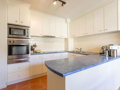 SEAVIEWS MORNINGTON.... - Kingaroy Accommodation 6