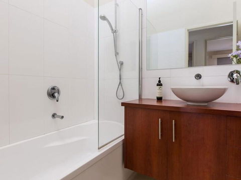 SEAVIEWS MORNINGTON.... - Kingaroy Accommodation 4