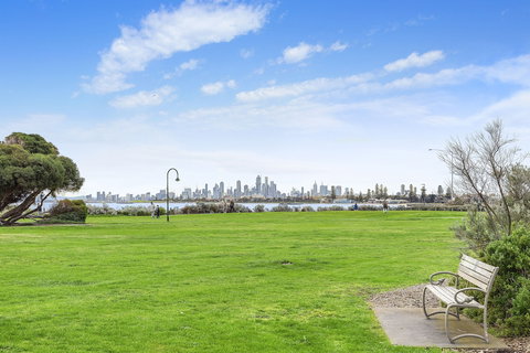 BOUTIQUE STAYS - Brighton By The Sea - Kingaroy Accommodation 0