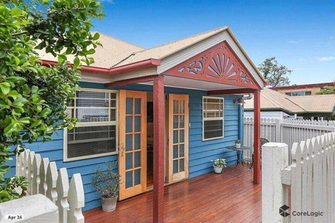 Stylish 3BD Family Home In Leafy Paddington - Kingaroy Accommodation 5