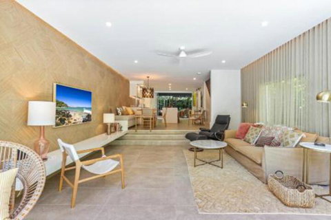 Hidden Treasure Little Cove - Kingaroy Accommodation 0