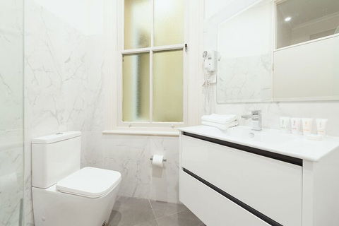 Stunning Sydney Home 2 - Kingaroy Accommodation 4