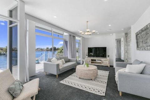 Havana Blue - Large 4 Bedroom Home - Kingaroy Accommodation 0