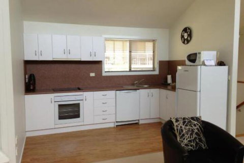 Glengarriff Townhouse 3 - Kingaroy Accommodation 0