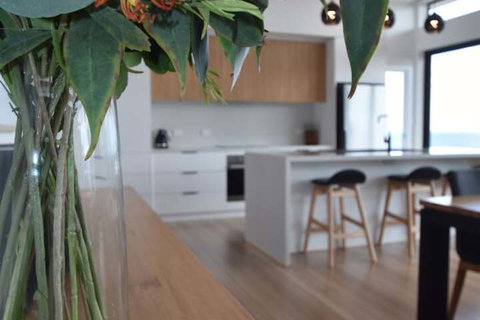 Freycinet Coastal Retreat - Kingaroy Accommodation 4