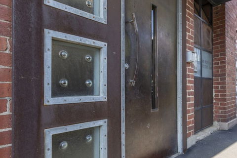 Fabulous Fitzroy Converted Warehouse - Kingaroy Accommodation 1