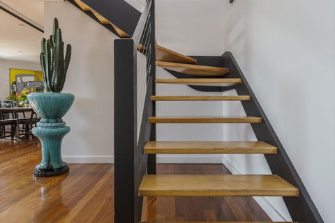 Fabulous Fitzroy Converted Warehouse - Kingaroy Accommodation 4