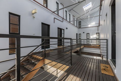 Fabulous Fitzroy Converted Warehouse - Kingaroy Accommodation 7