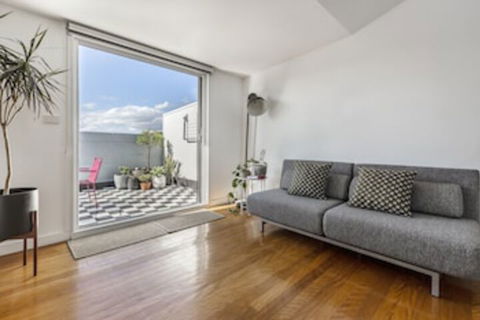 Fabulous Fitzroy Converted Warehouse - Kingaroy Accommodation 0