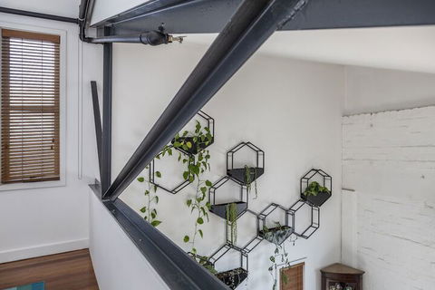 Fabulous Fitzroy Converted Warehouse - Kingaroy Accommodation 2