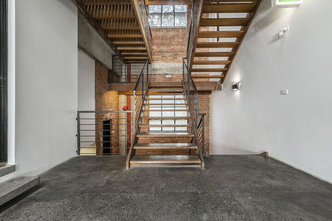 Fabulous Fitzroy Converted Warehouse - Kingaroy Accommodation 3
