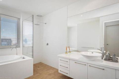 SEA NOOK Seconds From The Beach - Kingaroy Accommodation 5