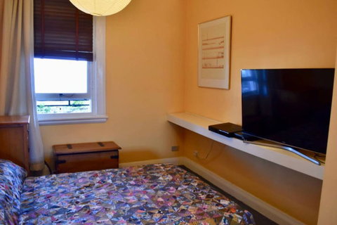 4 Bedroom Family Home With Stunning Harbour Views - Kingaroy Accommodation 3