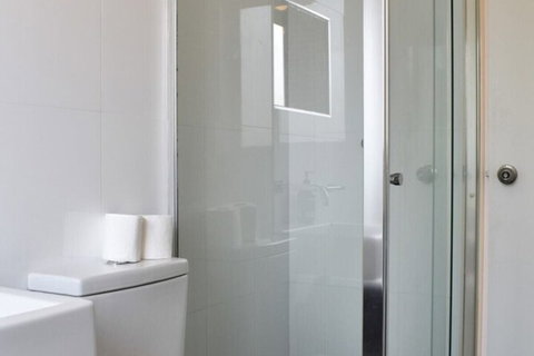 Light And Airy 2 Bedroom North Bondi Apartment - Kingaroy Accommodation 4