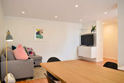 Light And Airy 2 Bedroom North Bondi Apartment - Kingaroy Accommodation 3