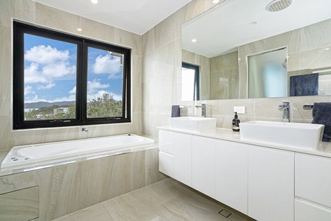 Hidden Cove Villa 6 - Kingaroy Accommodation 6