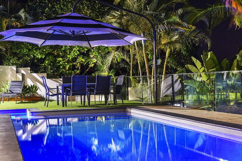 Just In Paradise Waterfront 5 Bedroom Deluxe House Central Broadbeach Location - Kingaroy Accommodation 1