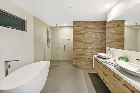 Just In Paradise Waterfront 5 Bedroom Deluxe House Central Broadbeach Location - Kingaroy Accommodation 4