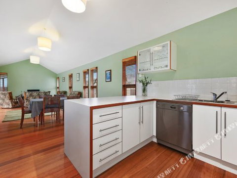 Family Friendly Weatherboard Cottage - Kingaroy Accommodation 0