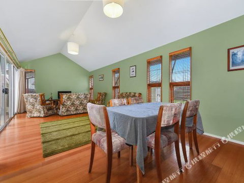 Family Friendly Weatherboard Cottage - Kingaroy Accommodation 3