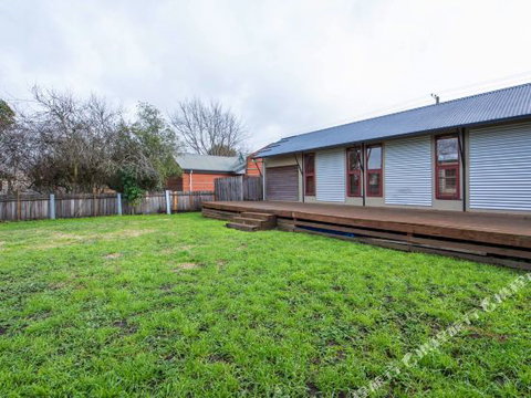Family Friendly Weatherboard Cottage - Kingaroy Accommodation 1