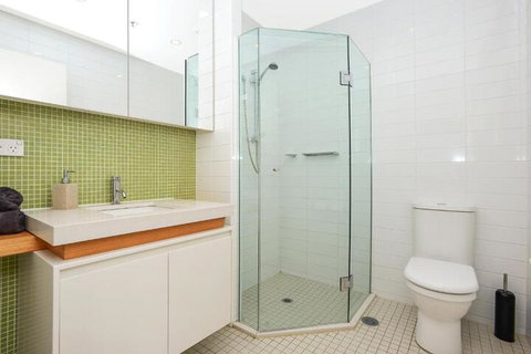 Glenelg Skyline Penthouse WiFi - Kingaroy Accommodation 5