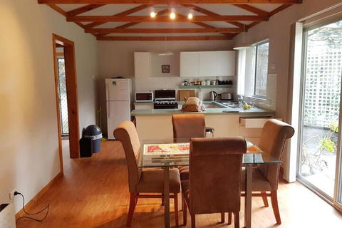 Wisteria Cottage Augusta - Kingaroy Accommodation 4