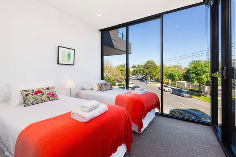 Caulfield North Executive - Kingaroy Accommodation 1