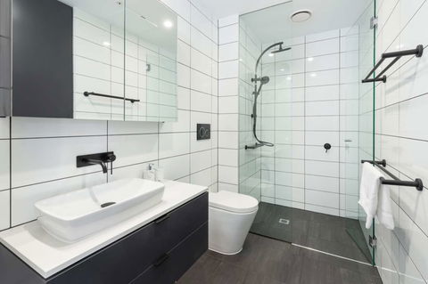 Caulfield North Executive - Kingaroy Accommodation 5