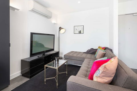 Caulfield North Executive - Kingaroy Accommodation 4
