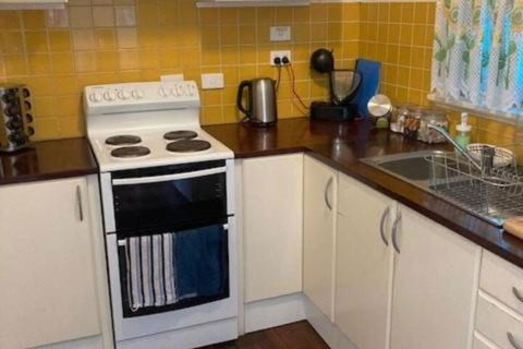 Miramar Cottage - Kingaroy Accommodation 5