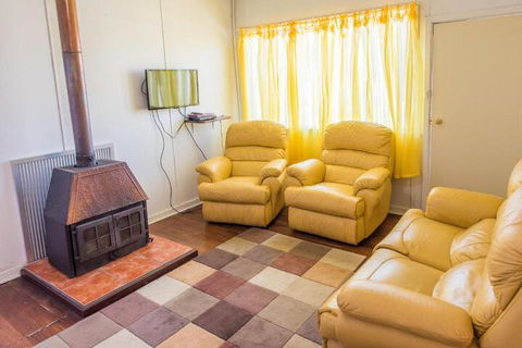 Miramar Cottage - Kingaroy Accommodation 6
