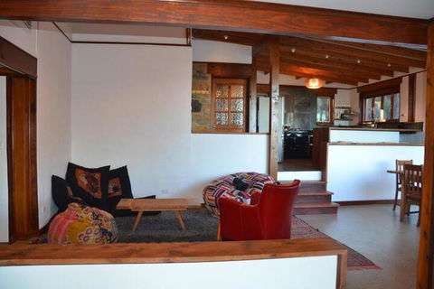Of Stone & Wood Guesthouse Secluded Getaway! - Kingaroy Accommodation 3