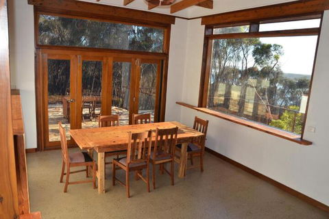 Of Stone & Wood Guesthouse Secluded Getaway! - Kingaroy Accommodation 7
