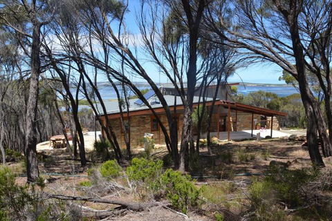 Of Stone & Wood Guesthouse Secluded Getaway! - Kingaroy Accommodation 5