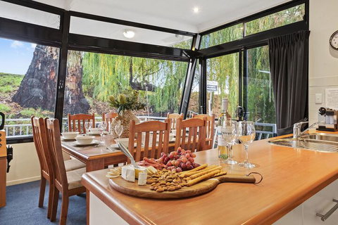 Boats And Bedzzz Houseboat Stays & Renmark River Villas - Kingaroy Accommodation 4