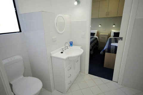 Boats And Bedzzz Houseboat Stays & Renmark River Villas - Kingaroy Accommodation 3