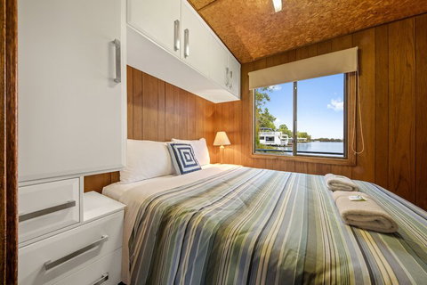 Boats And Bedzzz Houseboat Stays & Renmark River Villas - Kingaroy Accommodation 5