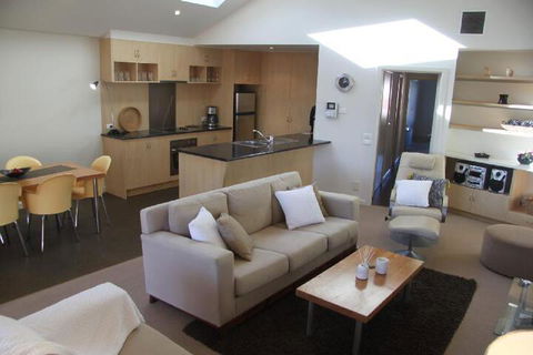 SACKVILLE APARTMENT 1 - Kingaroy Accommodation 3