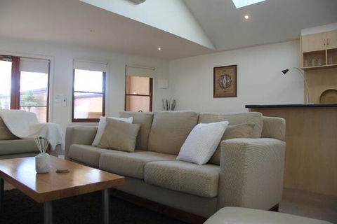 SACKVILLE APARTMENT 1 - Kingaroy Accommodation 4